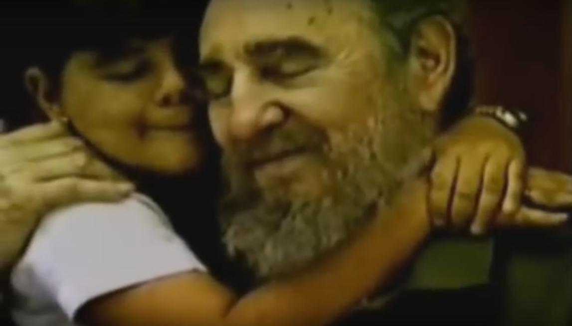 DiplomaticaCuba's tweet photo. Se tiene que emocionar. Él, y cualquier revolucionario o revolucionaria cubanos. Al final, todos sentimos a ratos con urgencia su necesidad.
#FidelHablaTeNecesito https://t.co/oGBupZqfct
