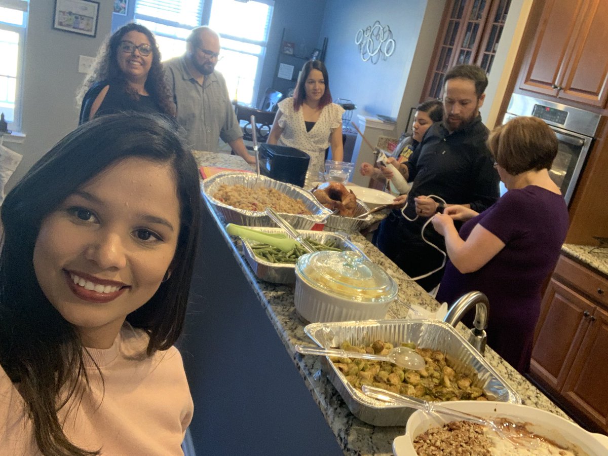 JackelineCaes's tweet photo. Happy thanksgiving with my new friends many countries in one picture 🇨🇱 🇦🇷 🇭🇳 🇺🇸  we are blessed @MicheleMacumber @ParticipateLrng https://t.co/lqVyuowfii