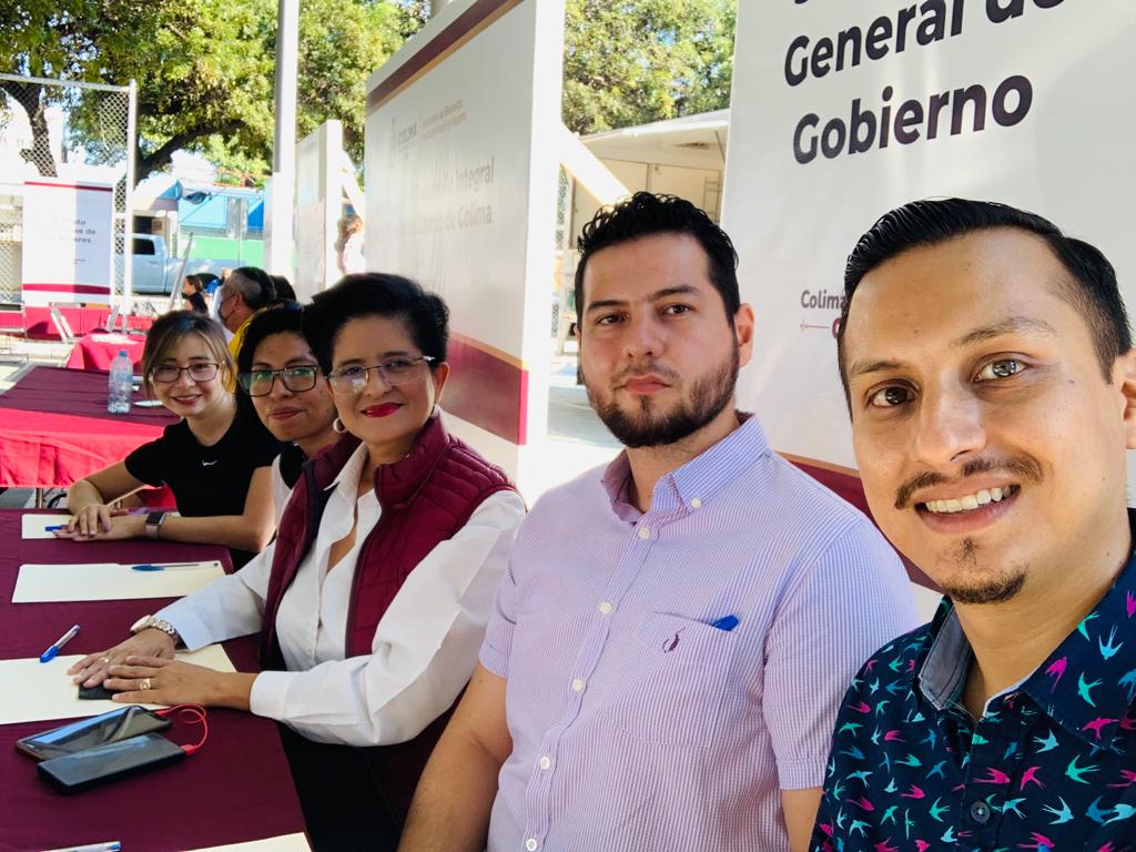 CBP_Colima's tweet photo. La Encargada de Despacho, Licda Carmen Virgen Quiles, junto con integrantes del equipo de trabajo de la Comisión de Búsqueda de Personas, se encuentran en Tecomán en la jornada convocada por la gobernadora Indira Vizcaíno Silva, "Diálogos Comunitarios".👉https://t.co/KpANXWE0Fm https://t.co/onpnozr84w