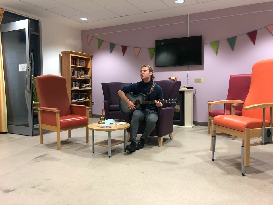 HealthConnectGG's tweet photo. Last Weds we welcomed patients from Le Marchant & Giffard at our #TalkingCafe from 3-5pm.
Health Connector Kerry was able to speak with patients' families about their needs & signpost them to support.
Mickey Haimes provided entertainment.
#creatingconnectedcommunities @Govgg https://t.co/YriqGZotLP