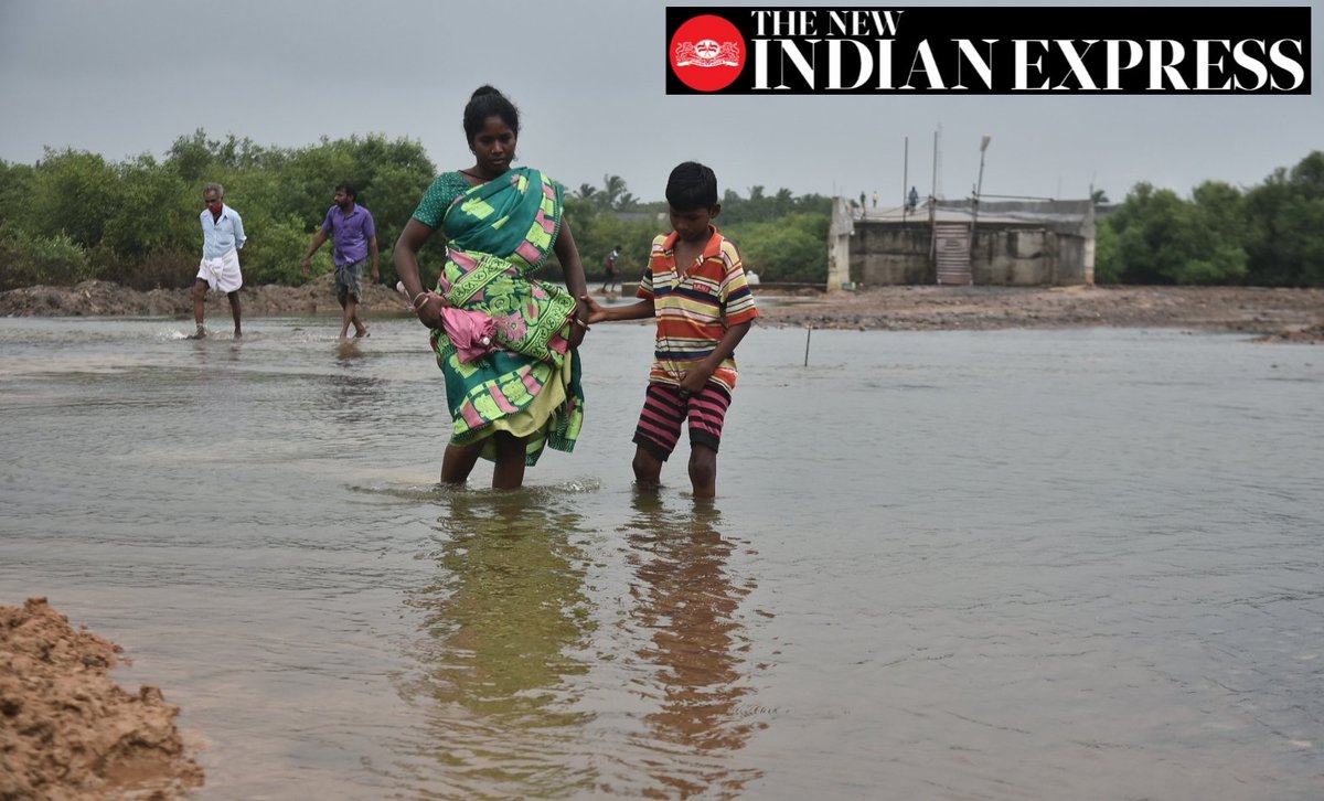 Jawahar_TNIE's tweet photo. A boy helps his mom to cross kosasthalaiyar river which is flooded following incessant rains at sadayankuppam at the outskirts of Chennai @shibasahu2012 @xpresstn @NewIndianXpress https://t.co/OB8OgZVTL3