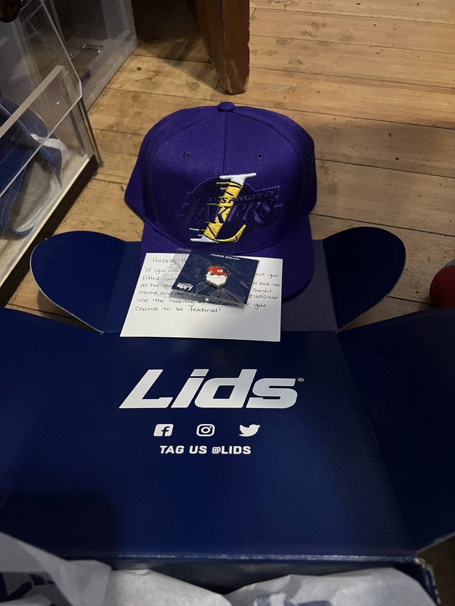 CEOBUCCS's tweet photo. #fittedsanta #lidsloyal #teamlids @lids THANKS FOR THE GIFT LOVE IS LOVE TEAM LIDS FOR LIFE https://t.co/9zLyzQBFn5