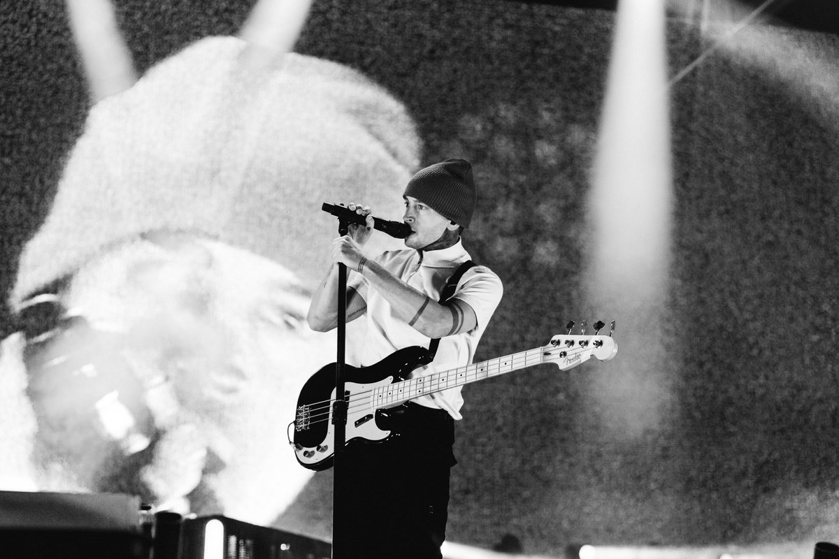 twentyonepilots's tweet photo. from our giant show in mexico ψ https://t.co/1pzTT5vqRn