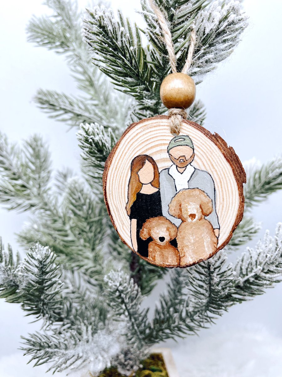 MomstersInc_'s tweet photo. I’m so thankful for the endless support and friendship that twitter has brought that I want to give away a custom hand painted portrait ornament. Just simply RT this to enter ❤️ 

(Also, my entire shop is 15% off until Sunday!)  

https://t.co/67jGXyVIrK https://t.co/B40GbvGXHU