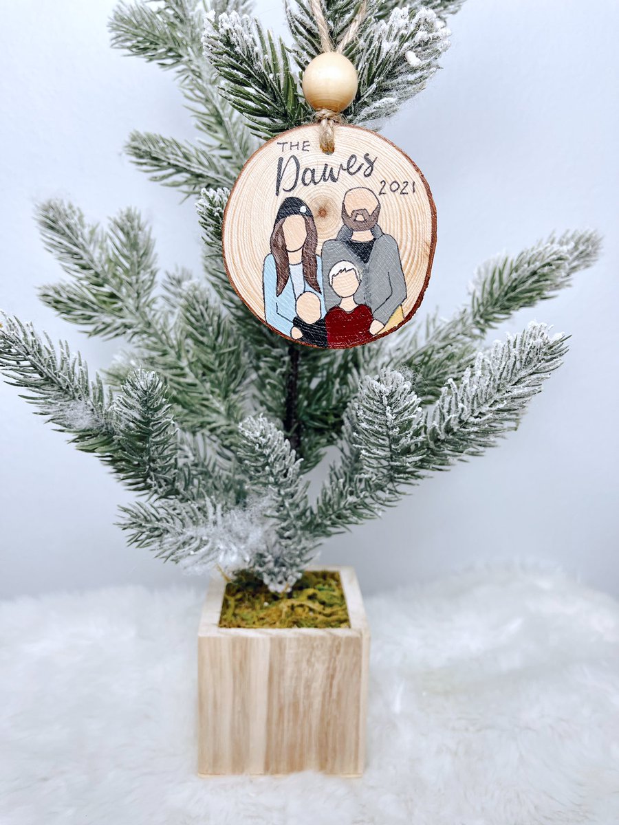 MomstersInc_'s tweet photo. I’m so thankful for the endless support and friendship that twitter has brought that I want to give away a custom hand painted portrait ornament. Just simply RT this to enter ❤️ 

(Also, my entire shop is 15% off until Sunday!)  

https://t.co/67jGXyVIrK https://t.co/B40GbvGXHU