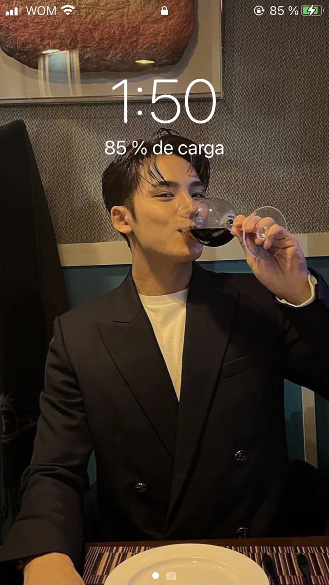 gyuspage's tweet photo. ok pero mis fondos de pantalla son superiores @pledis_17 https://t.co/9abTOtd8ve