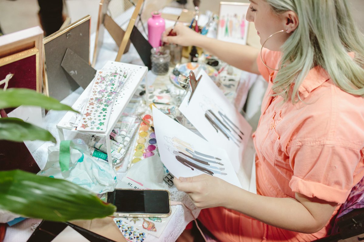 mrktcollective's tweet photo. Rachael Meckling will be selling art and painting portraits at MC December 10-12 and 17-19. https://t.co/QYjZB3YrZ6