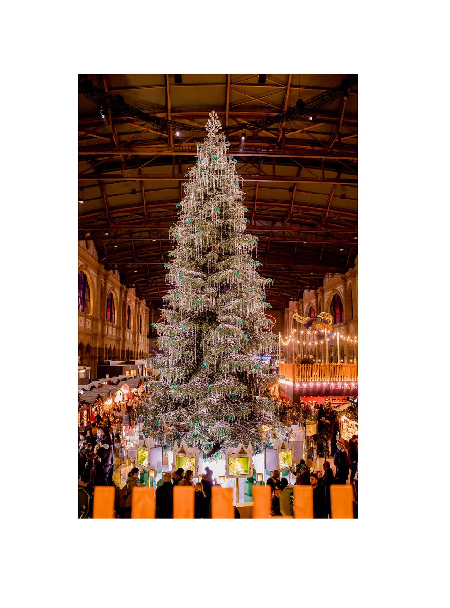 Let there be light and let the holiday season begin: Yesterday we celebrated the lighting of the Swarovski Christmas tree at the Zurich HB.

PRfact wishes everyone a happy Advent with lots of cookies and even more mulled wine.