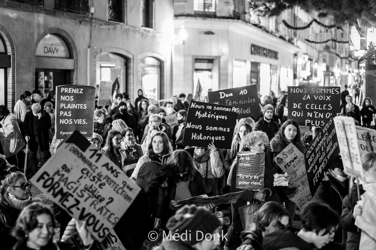 Noustoutes82's tweet photo. C'était hier soir à #Montauban à l'occasion de la journée internationale de l'élimination des violences faites aux femmes.

Nous continuerons encore et toujours à parler, alerter et dénoncer les violences sexistes et sexuelles !

Parce que rien ne peut nous faire taire !

1/4 https://t.co/OeND6VtpA2