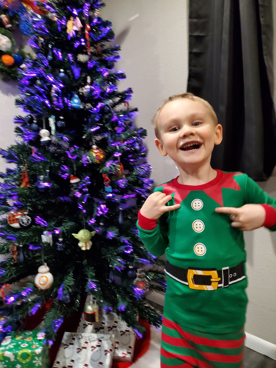 KCar0726's tweet photo. How it started How it's going
#ElfEdition #SpencerTheElf https://t.co/XGgK72WKzA