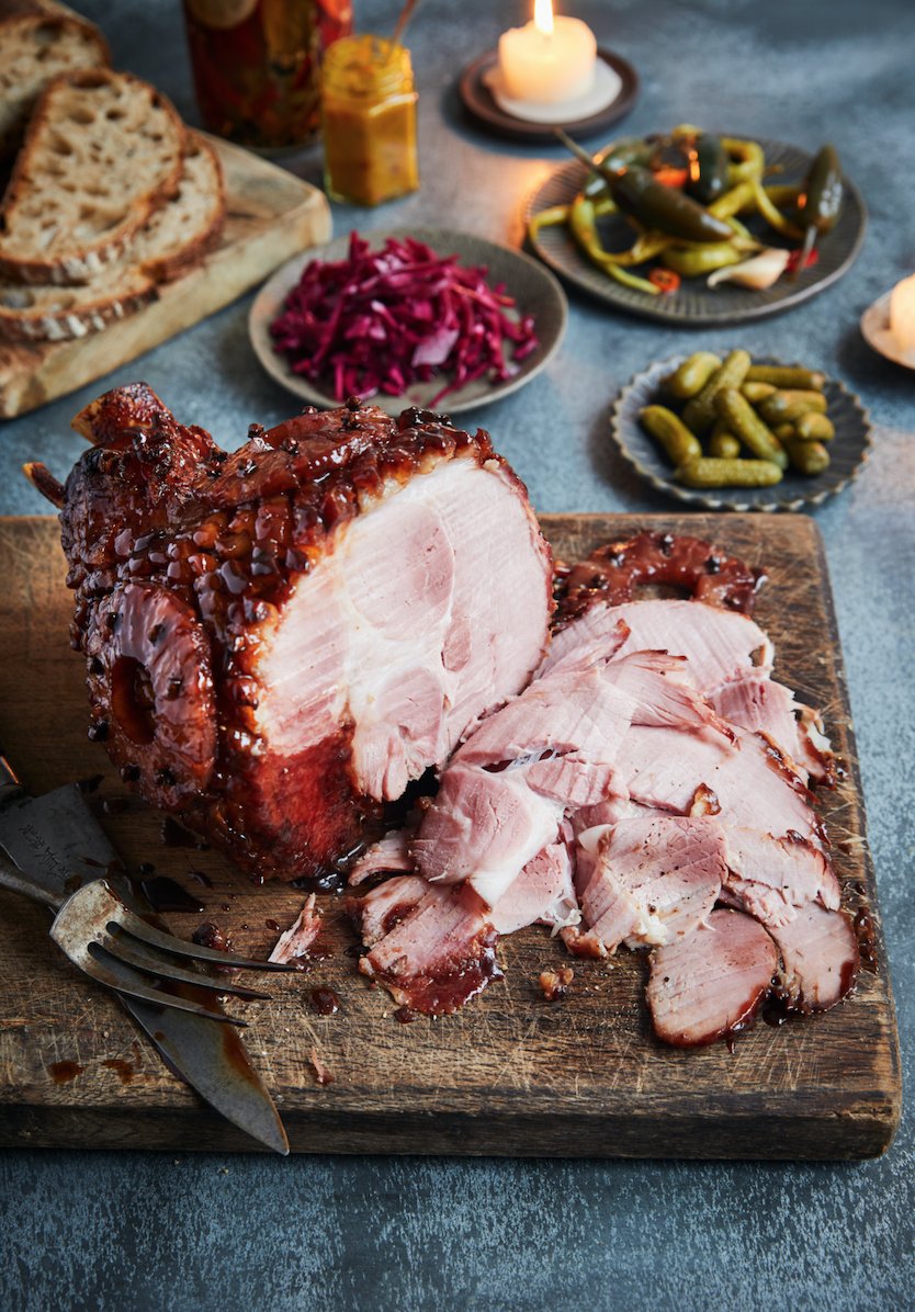 jamieoliver's tweet photo. Who's been catching up on their favourite #Christmas food specials to kick off the festive food inspo??

Here's one to tune into…#KeepCookingAtChristmas is back on @Channel4 in an hour! Let the festive feeling commence 
 #Rerun https://t.co/8ETpsfBVbY
