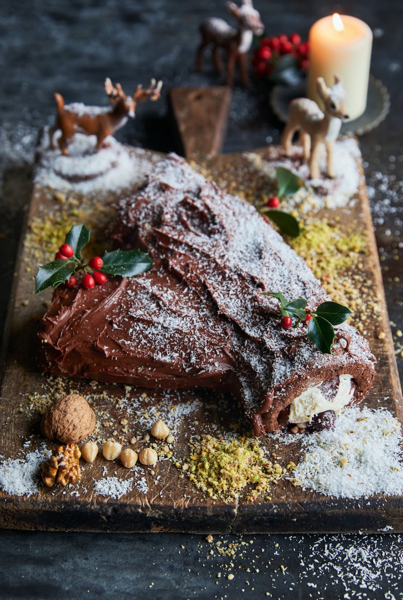 jamieoliver's tweet photo. Who's been catching up on their favourite #Christmas food specials to kick off the festive food inspo??

Here's one to tune into…#KeepCookingAtChristmas is back on @Channel4 in an hour! Let the festive feeling commence 
 #Rerun https://t.co/8ETpsfBVbY