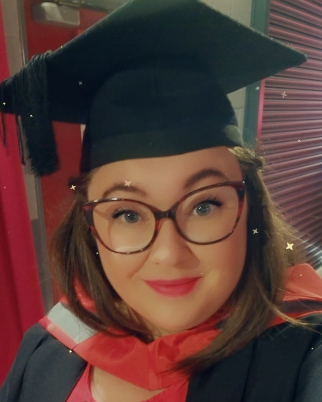 Mrs_M_SEND's tweet photo. G R A D U A T I O N 
Hoorar! We finally had our day and I can finally say I'm a BA Hons Graduate with 1st Class Honours 👩‍🎓
#graduation #traineeteacher @StaffsStepUP @StaffsAlumni @StaffsUni #earlychildhoodstudies #proudtobestaffs @EarlyYearsSU https://t.co/hIxTd4vfkN