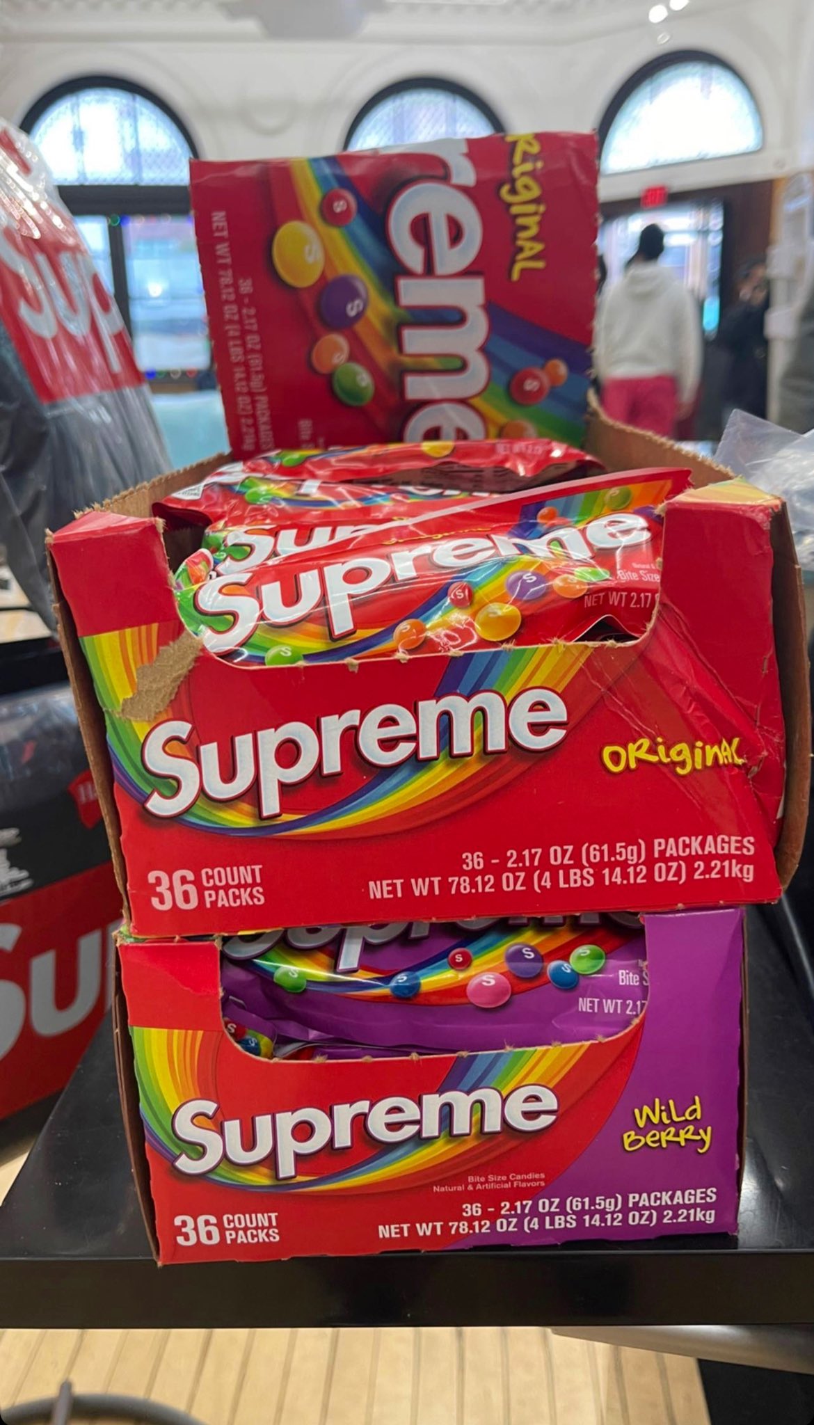 Гравитационный дисплей для skittles