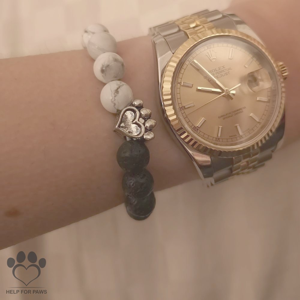 HelpForPawsUK's tweet photo. All of our Help For Paws bracelets are just £11.99! This includes a Free Ribboned Gift Box + FREE Delivery!
https://t.co/SBjPoGtl9A 
#BlackFriday #BlackFridayDeals https://t.co/jSEgL922dt