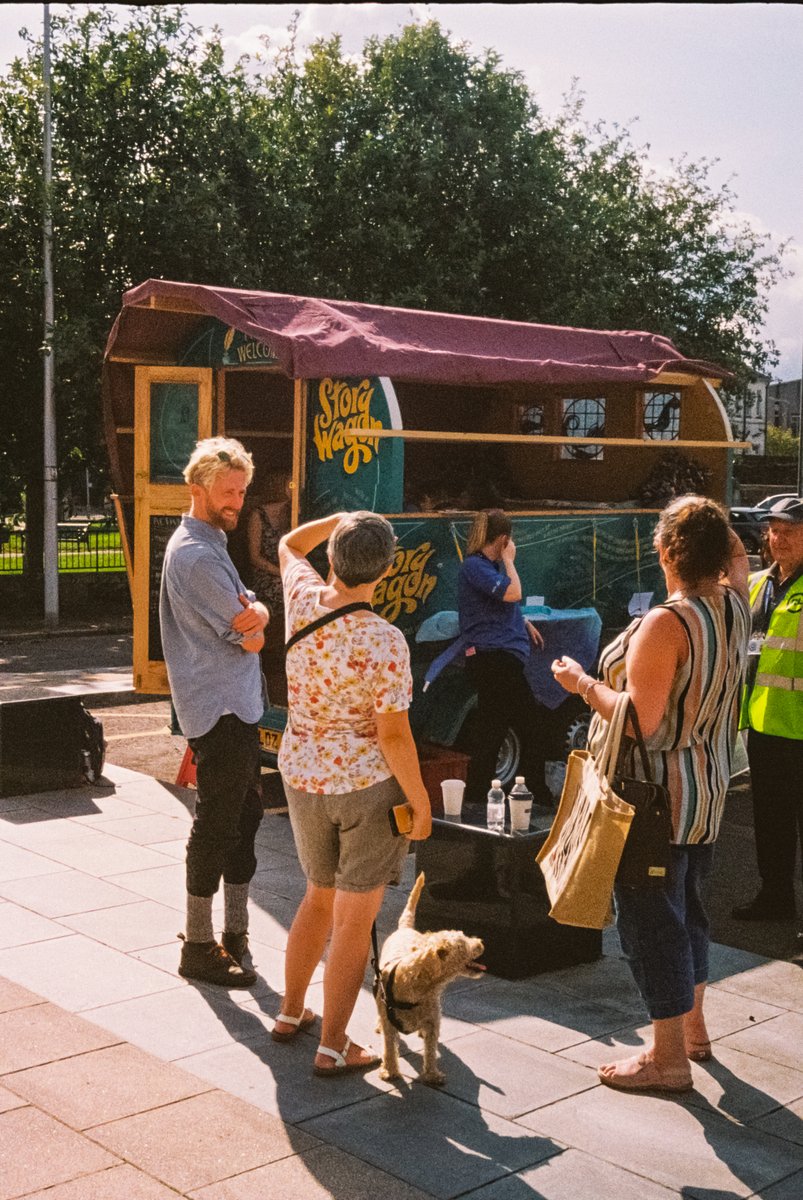 alasdairw's tweet photo. The best thing about creating my Summer photo book was all the awesome people I got to see and meet while I was out wandering with my wee film camera - like my pal @petitprance and @story_wagon 🌞🧡
‘Glasgow’s Summer’ is available in time for Xmas here - https://t.co/bkd0PWu9lW https://t.co/Jsf8HY4oEx
