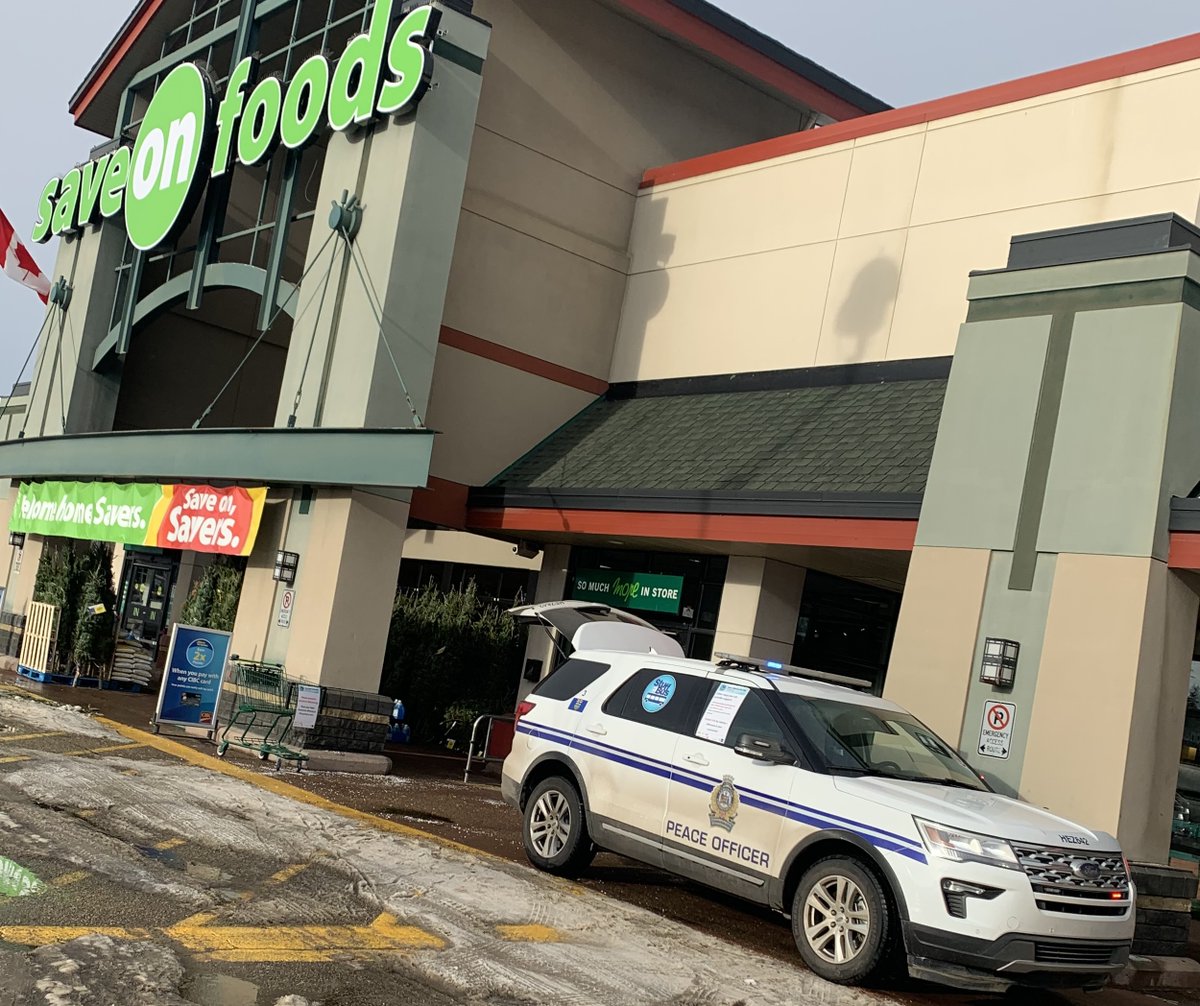 takeETSalert's tweet photo. Grocery shopping at 50th Street Market or the Jagare Ridge @saveonfoods today? Transit Peace Officers will be on-site collecting non-perishable food donations for @yegfoodbank from 11am-3pm. #ETSStuffaBus https://t.co/xYxHDWYlw8