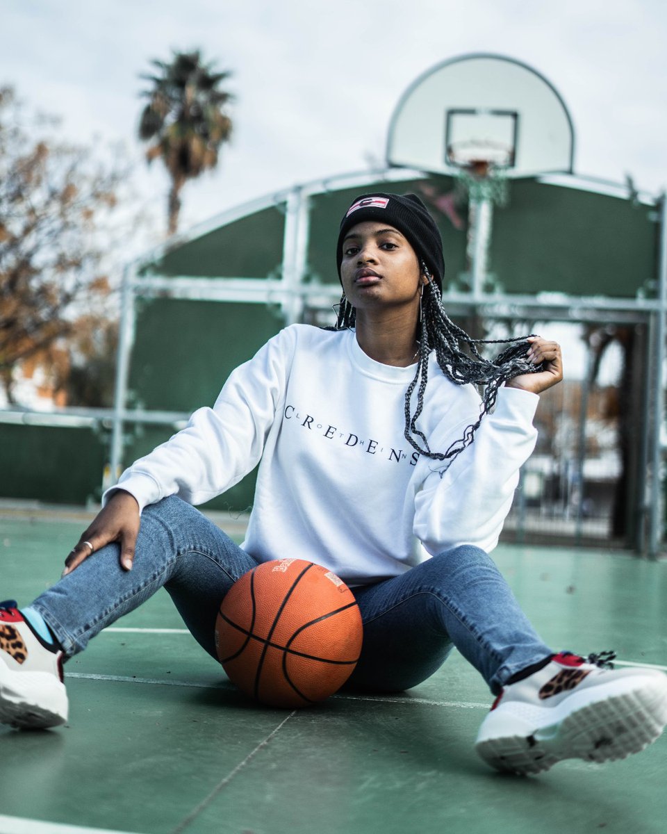 Drink until you cry, laugh until you drink @ponylila #keepthefaith #themantisbrand #urbanwear #estilourbano #streetstyle #fashionwear #otoño #noviembre