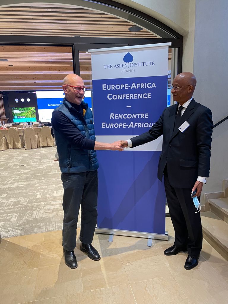 Cellou_UFDG's tweet photo. C’est avec un grand plaisir que j’ai pris part, ce matin, à la 14ème rencontre Europe-Afrique sur le thème « Agenda 2063 : In Search of an African Business Model ». https://t.co/omSZlo4MgW