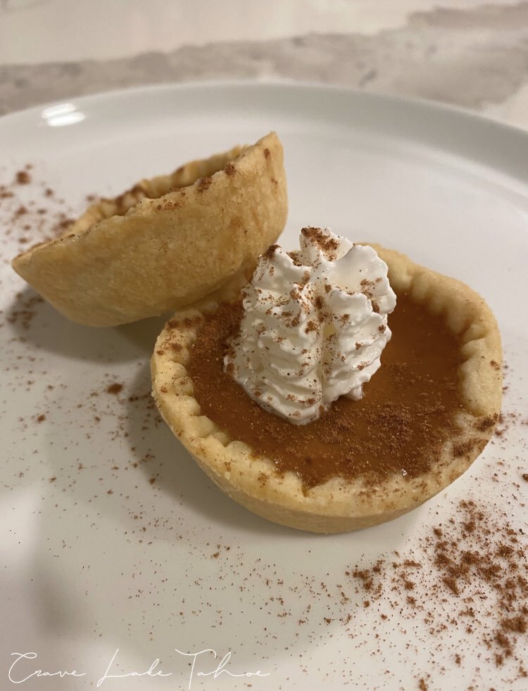 CraveLakeTahoe's tweet photo. A super fun and festive snack for the kids! (Parents, too...) 😉👍

Our Mini Pumpkin Pies! 👀😃

Try this with your favorite pie recipe! 

#CraveLakeTahoe
#ChefAlexisAmity
#PersonalChef
#PrivateChef
#Thanksgiving #BlackFridayTreat https://t.co/iXJPdoLUf3