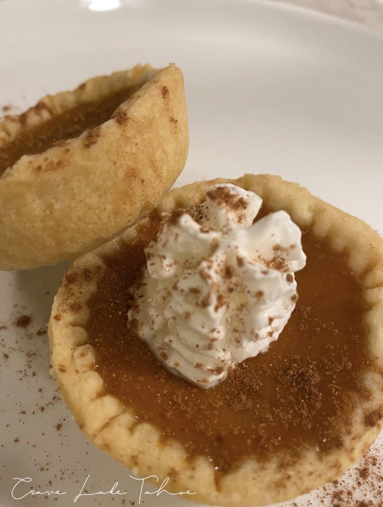 CraveLakeTahoe's tweet photo. A super fun and festive snack for the kids! (Parents, too...) 😉👍

Our Mini Pumpkin Pies! 👀😃

Try this with your favorite pie recipe! 

#CraveLakeTahoe
#ChefAlexisAmity
#PersonalChef
#PrivateChef
#Thanksgiving #BlackFridayTreat https://t.co/iXJPdoLUf3