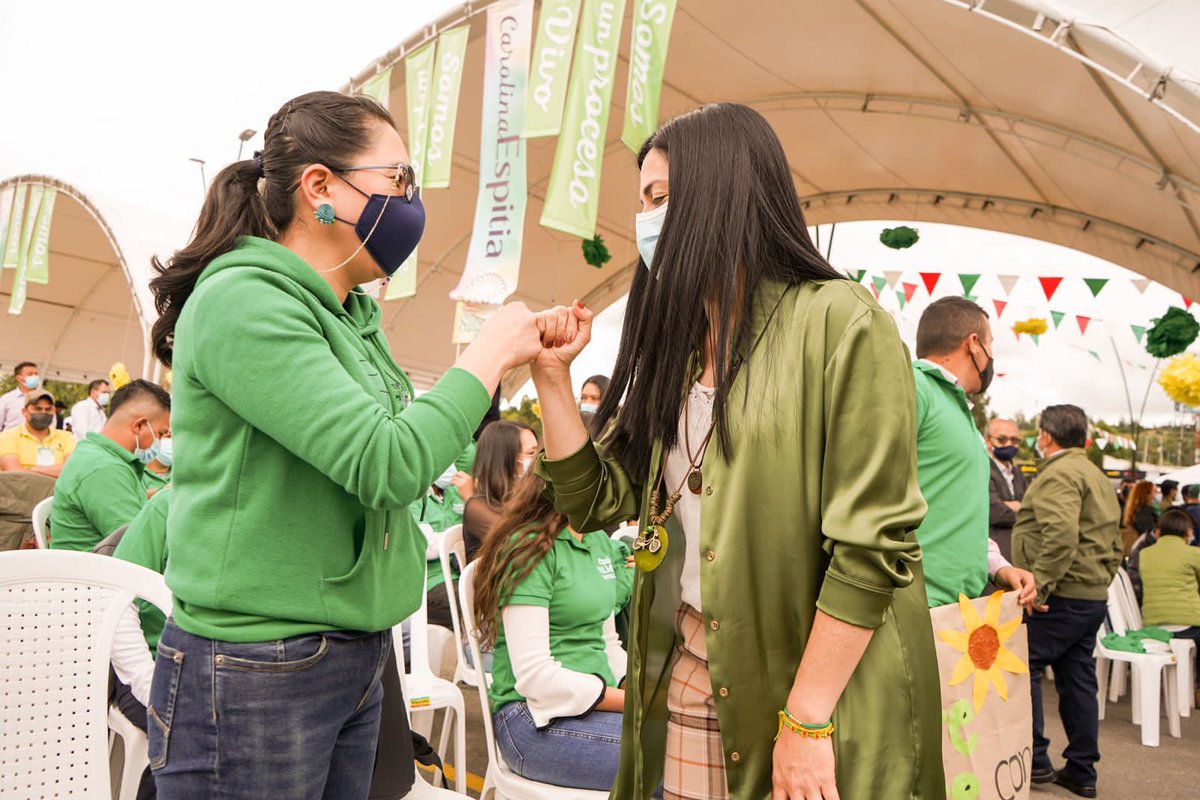 CaroEspitiaJ's tweet photo. Desde Green Hills #Tunja, en una sola voz todos decimos #SomosVerdeEsperanza.💚

Gracias a todos ustedes por acompañarnos y permitirnos continuar fortaleciendo este equipo que en 2022 demostrará que el cambio es posible.💪 https://t.co/ZvWlP0bg1t
