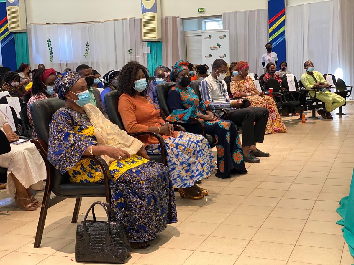 laf_wo's tweet photo. Cérémonie de clôture de la 4ème édition du #WoLAf Forum sous le haut patronage de Madame SIKA KABORE, Épouse du Président du Faso, le marrainage de Madame ZENEB TOURE, Manager de la division société civile de la BAD.

#WoLAf2021
#SIFeD2021
#leadershipfeminin
#WomenInPeace https://t.co/XXOcPSUWxG