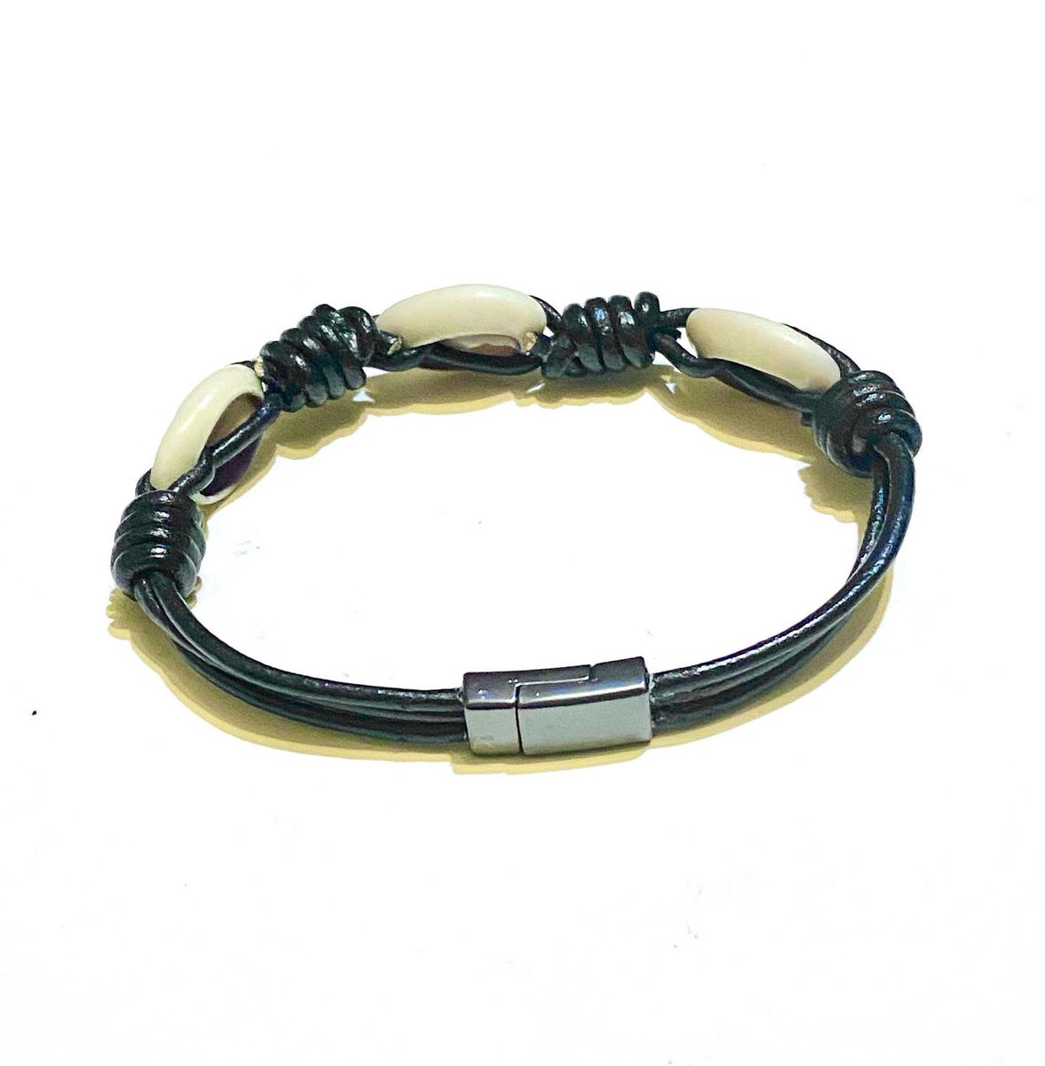 AccentedGlory's tweet photo. Dropping our NEW Cowrie Shell Leather Bracelets at The Coco Drip PopUp! It’s created w/ 3 #cowrieshells. 3 represents…
🌟Wisdom
🌟Harmony
🌟Understanding
Wear tested & approved by The Hubs.
#TheCocoDrip
#TheCocoDripDurham #cowrieshellfashion #cowryshell #blackdesigner https://t.co/DMu6h1MKoy