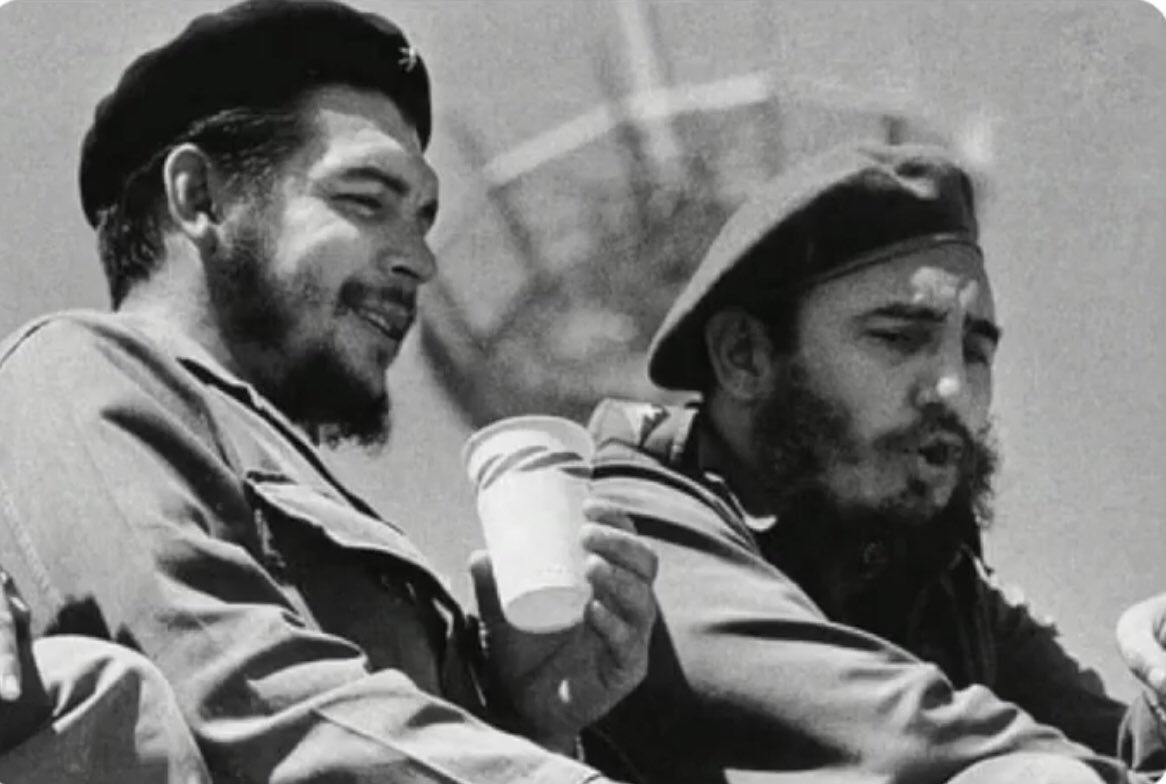 Hasta siempre comandante Amerikan emperyalizmine boyun eğmeyen komutan , ışıklar yoldaşın olsun.
Ernesto’ya bin selam!
#FidelCastro 1926-&amp;SONSUZ🖤