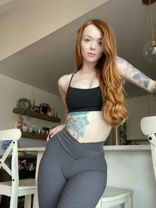 Front or back?   Half off my https://t.co/Vpl2TMUqrM today only! 🎁 https://t.co/ESnnUw3vJj