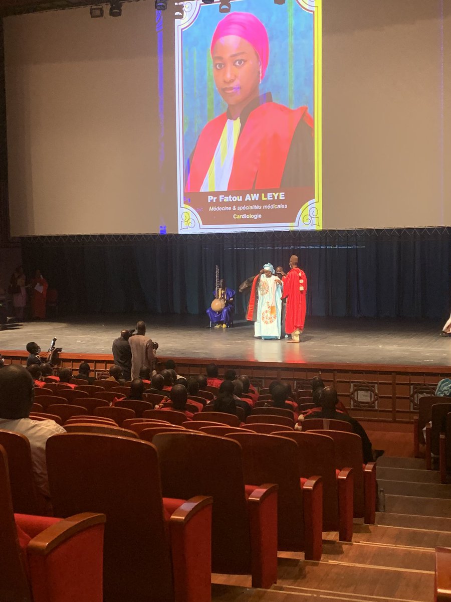 UCAD_Senegal's tweet photo. La remise des #toges
#ucad #kebetu #FMPO @LeCames https://t.co/dcfJ5vhlNh