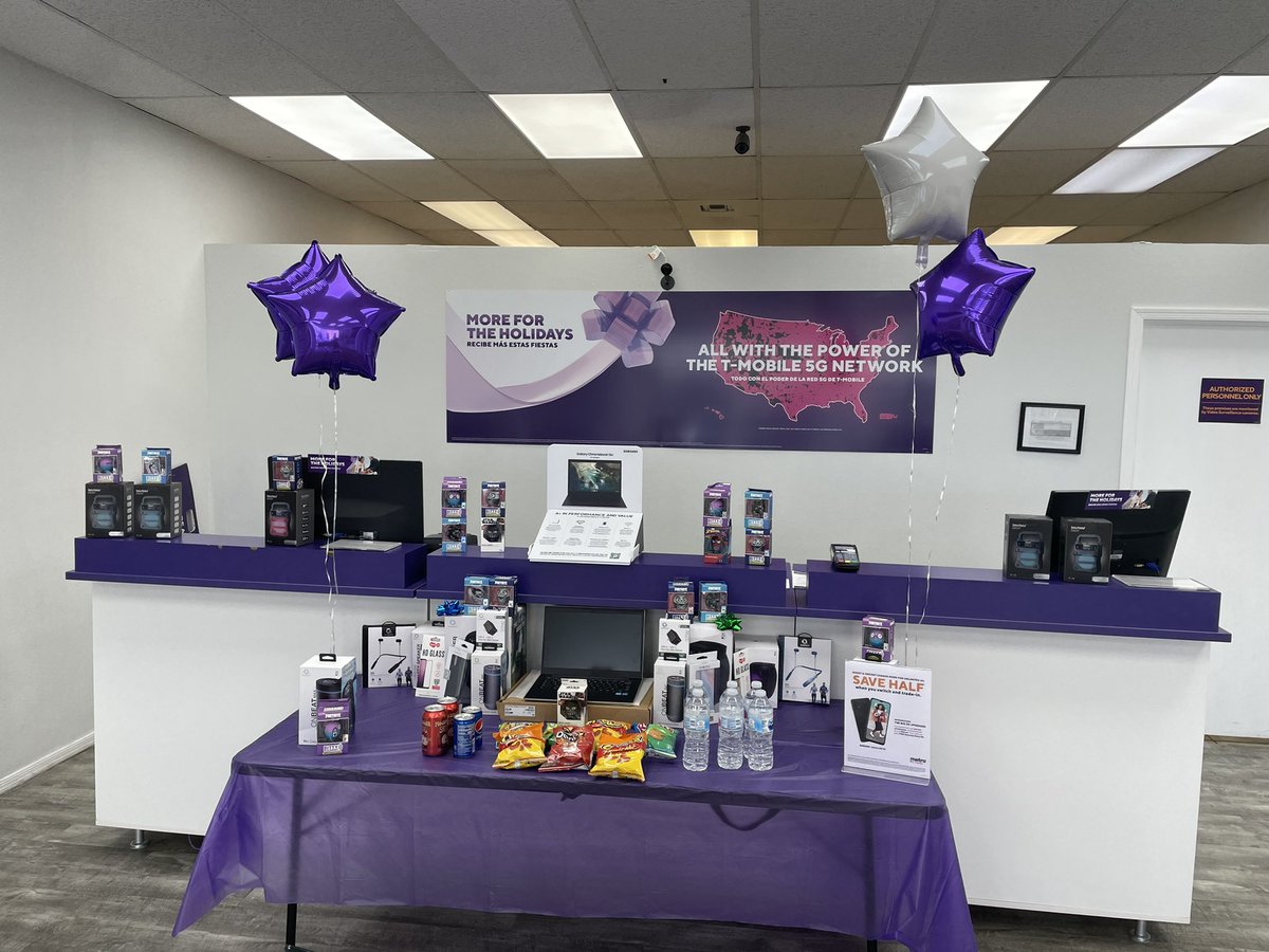 UsaCellular's tweet image. Cellular USA EP ready for Black Friday 💥💯@tripanuj @Ali_Mehdi4 @NRobles23 @JohnnellRoberts