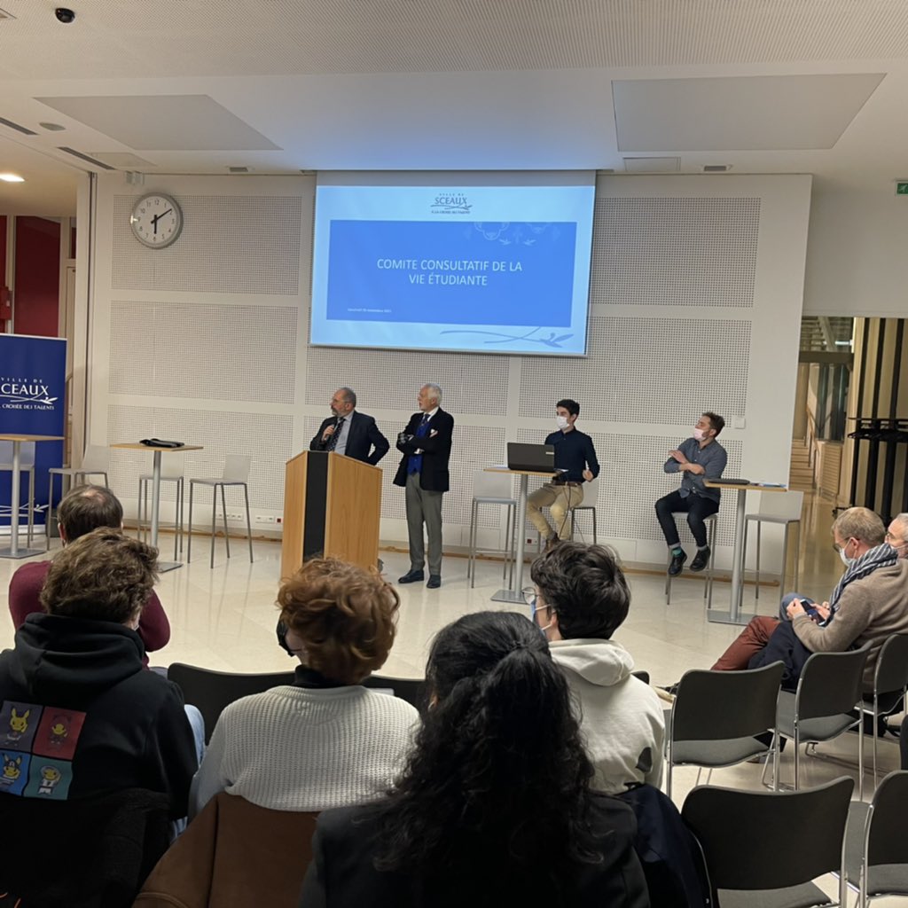 Scx_Flo's tweet photo. Ouverture par @laurent_sceaux de la première séance du Comité Consultatif de la Vie Etudiante #CCVE 
Rassemblement de la communauté étudiante et de l’ensemble des partenaires dont #Ensemble2Generations #Heberjeunes #Homiz #AgirEnsemble @groupe_mgen 
@epf_ingenieurs @FJMOfficiel https://t.co/INI5G07IUQ