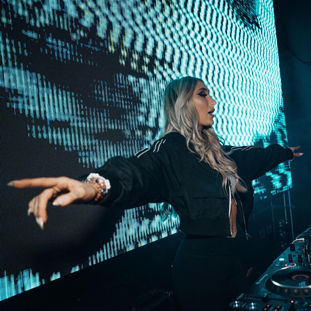 noneothervisual's tweet image. 💥 @azellamusic 💥 📸 @noneothervisual #noneothervisuals