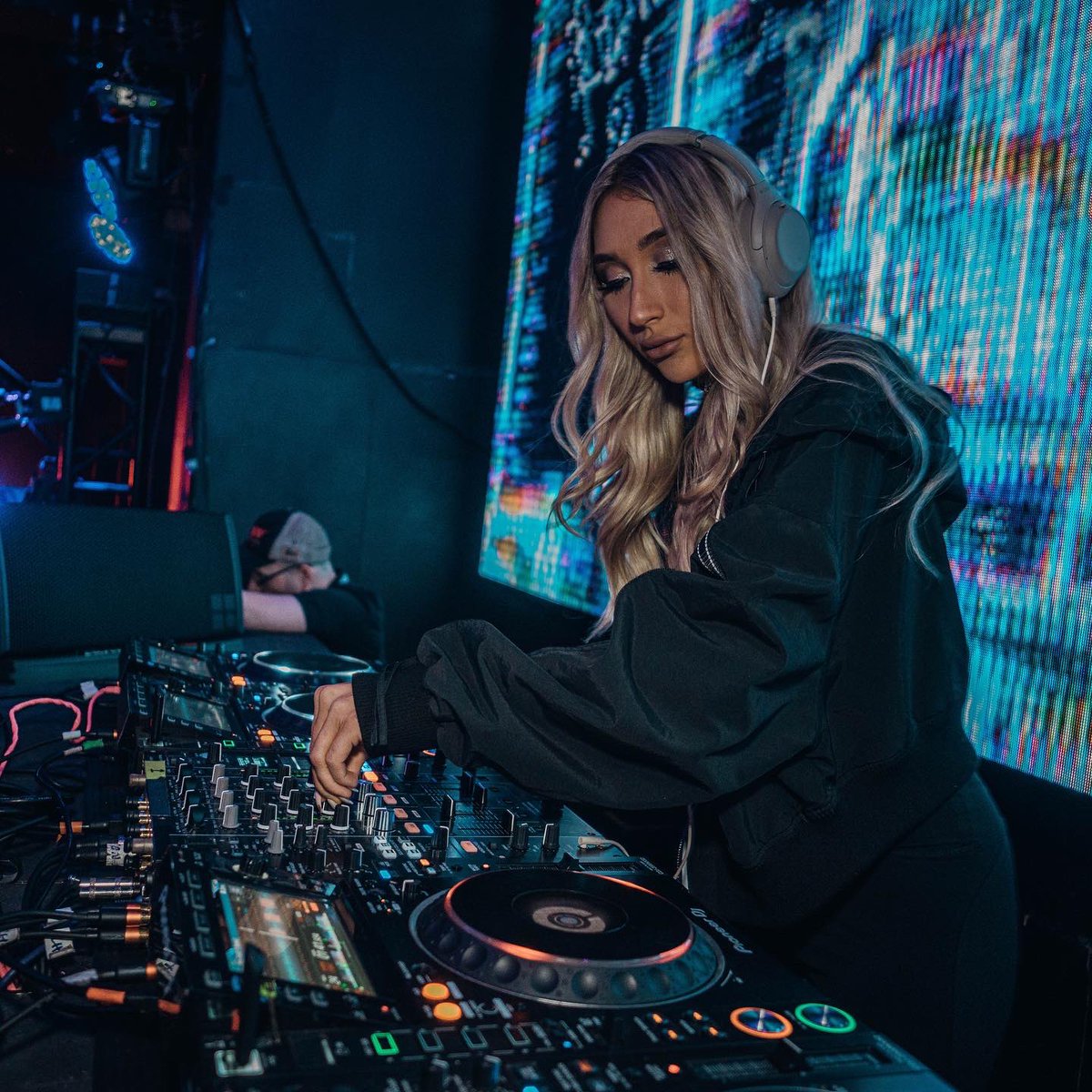 noneothervisual's tweet image. 💥 @azellamusic 💥 📸 @noneothervisual #noneothervisuals