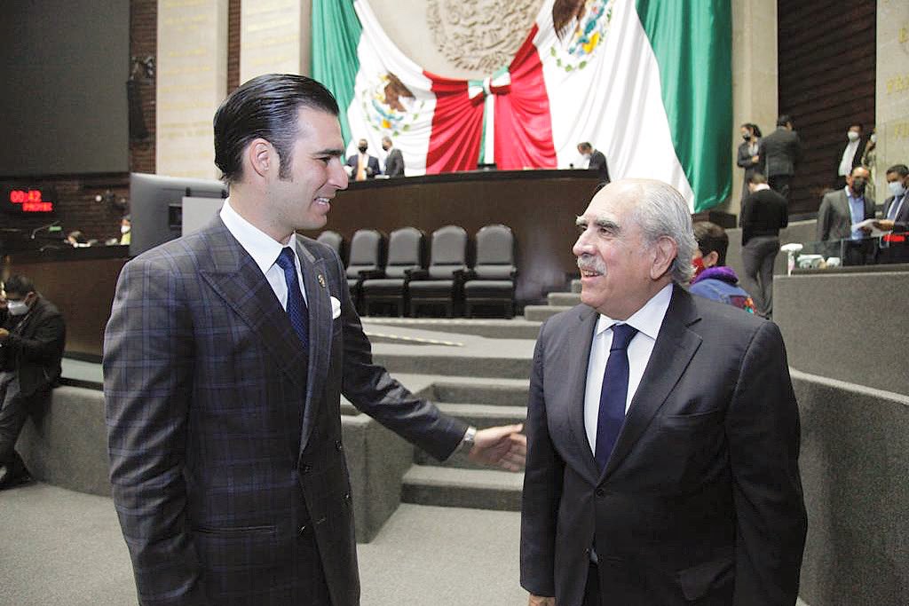 Miguel Torruco Garza (@migueltorrucog) on Twitter photo Tuve el gusto de saludar y felicitar a Pablo Gómez <a href="/PabloGomez1968/">Pablo Gómez</a> por su ratificación como titular de la UIF ante el pleno de la Cámara de Diputados. El mejor de los éxitos. Tuve el gusto de saludar y felicitar a Pablo Gómez <a href="/PabloGomez1968/">Pablo Gómez</a> por su ratificación como titular de la UIF ante el pleno de la Cámara de Diputados. El mejor de los éxitos.