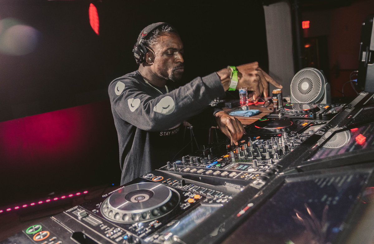 noneothervisual's tweet image. ⚡️ @Zubahatl  ⚡️ #noneothervisuals