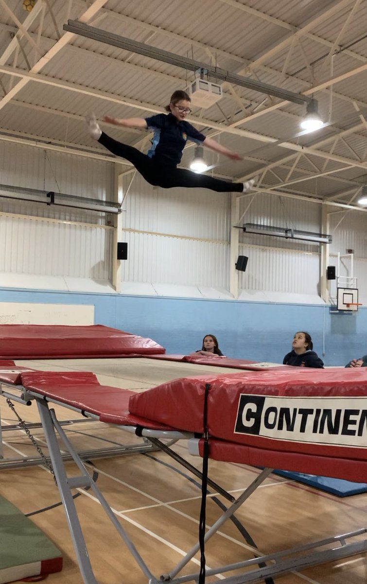 DanceMaindy's tweet photo. Year 7 s and 8 s practicing straddles #trampolining @CathaysHigh_PE @CathaysHigh https://t.co/cxRKH3TTu6