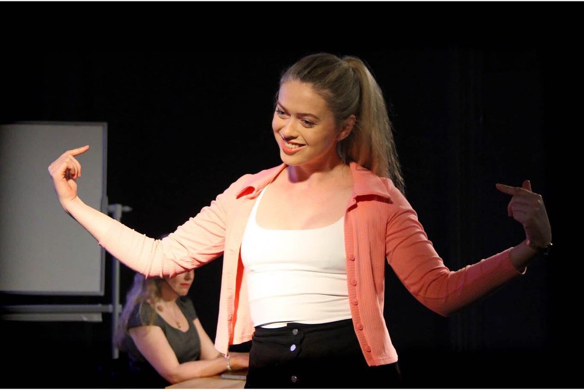 It’s Friday night! Come and join us at 7:30 for Rumble! @draytonarmssw5 feat. <a href="/RoselleOliviaH/">Roselle Hirst</a>