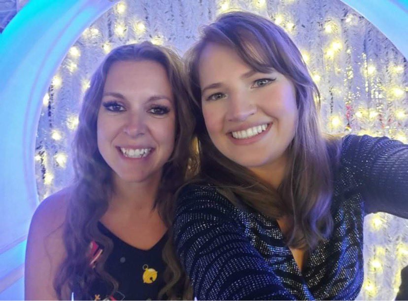 KimmieQ10's tweet photo. Got a sneak peek to @glow_edmonton last night! It was a magical evening spent smiling, laughing &amp; enjoying all the twinkle lights. 😊✨🎄 #glowvip21 #glowyeg #yeg https://t.co/2hPbjQIR33