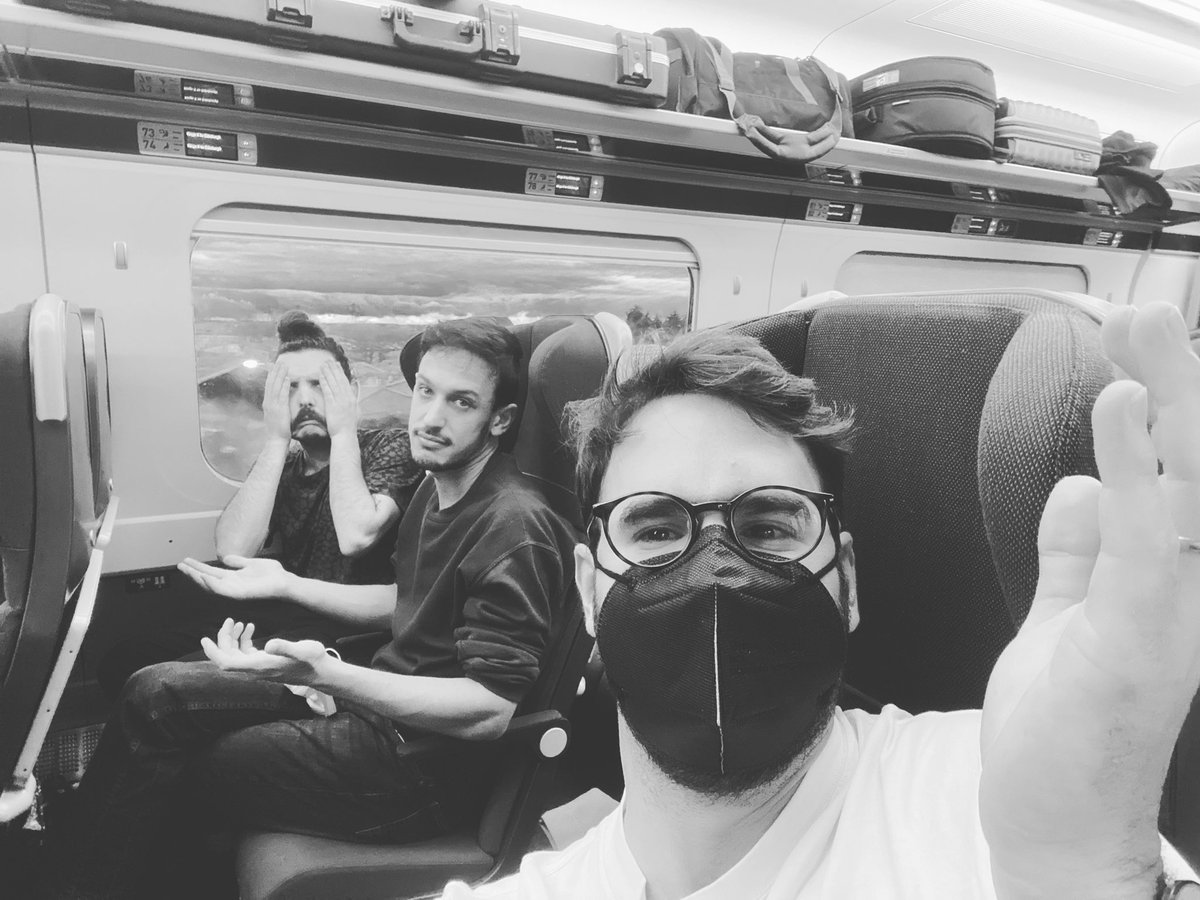 Phoenician Blinds (@phoenicianblind) on Twitter photo Holy smokes, you never said you were going to throw a tube strike, a train cancelling storm AND an airbnb cancellation our way…! Thanks for the heads up 😅 See you tonight! 💥 <a href="/TheJazzBar/">The Jazz Bar</a>
#bringit #seeyoutonight #50/50 #stormarwen #storm #thetwojazzes #returnofthejazz Holy smokes, you never said you were going to throw a tube strike, a train cancelling storm AND an airbnb cancellation our way…! Thanks for the heads up 😅 See you tonight! 💥 <a href="/TheJazzBar/">The Jazz Bar</a>
#bringit #seeyoutonight #50/50 #stormarwen #storm #thetwojazzes #returnofthejazz