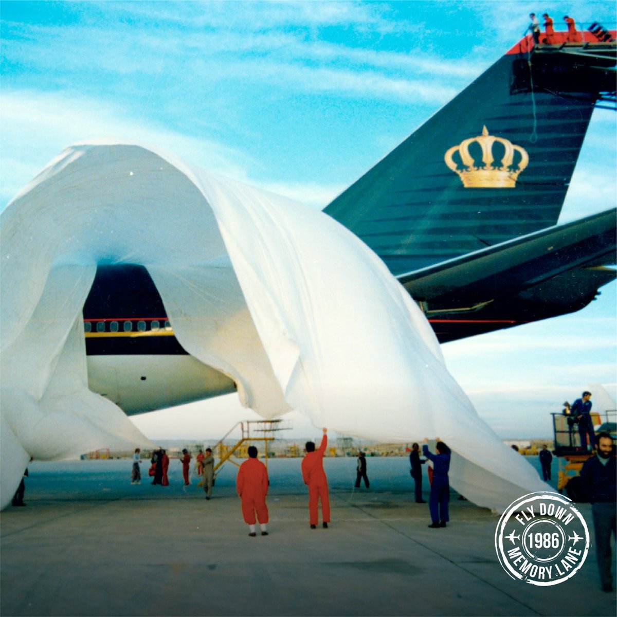 RoyalJordanian's tweet photo. The first aircraft to be branded with Royal Jordanian’s new colors in 1986.
#RoyalJordanian #FlyDownMemoryLane #MemoryLaneFriday #58Anniversary
الطائرة الأولى التي تحمل شعار الملكيّة الأردنيّة بألوانٍ جديدة عام 1986.
#الملكيّة_الأردنيّة #نحلّق_عبر_الذكريات https://t.co/MMHIAJK174