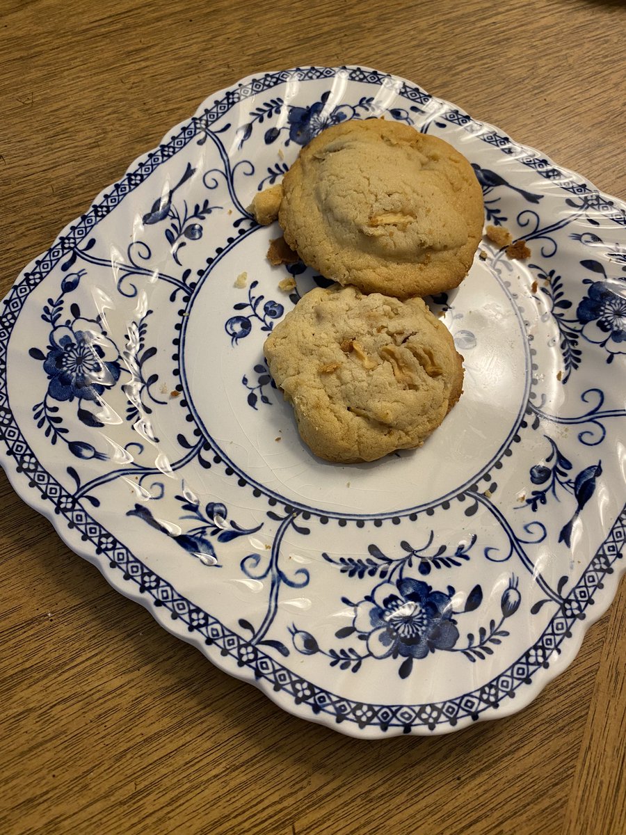 Orthocopter's tweet photo. CAH baking contest https://t.co/SickWYtZWl https://t.co/JkgekxhpDq