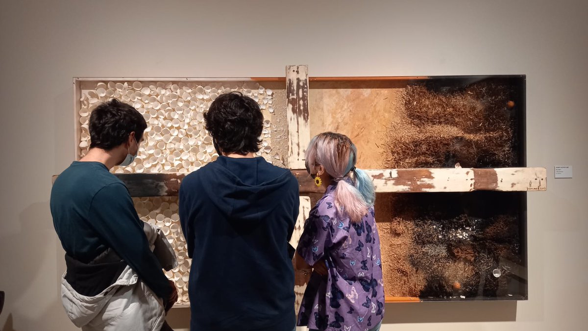 ENTI_BCN's tweet photo. Avui, la classe d'Art Contemporani #CAVJA s'ha traslladat al Museu de Can Framis Fundació @vilacasas . Un matí d'art modern de pintors catalans per inspirar i generar debat entre els nostres joves artistes. #Universitat #Cultura #Art https://t.co/RKJHAzayTv