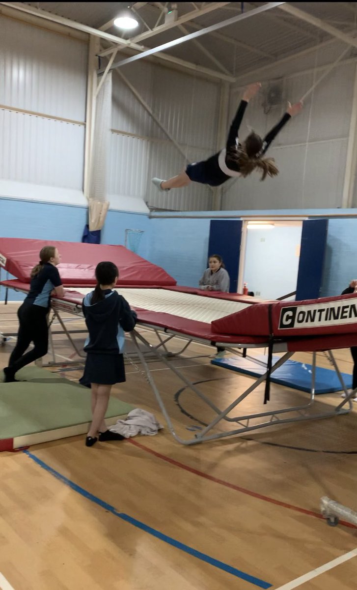 DanceMaindy's tweet photo. Trampolining club #backlandings @CathaysHigh_PE https://t.co/jPMo8X5S2n