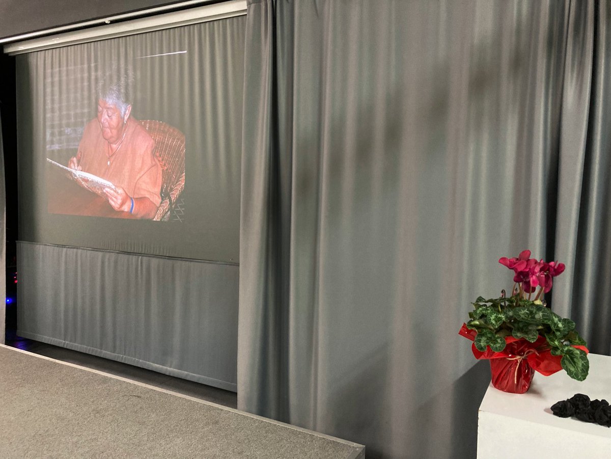 xeauc's tweet photo. Comença l’homenatge a l’Amparo Vázquez. Acompanyant a la família, ex-alumnes, companys i poble del #Masnou 
#testimaremsempre 
#ElMasnou
@FCACU1 
@RedUnesco 
@XeaucOrg https://t.co/kbOSzbCTLv
