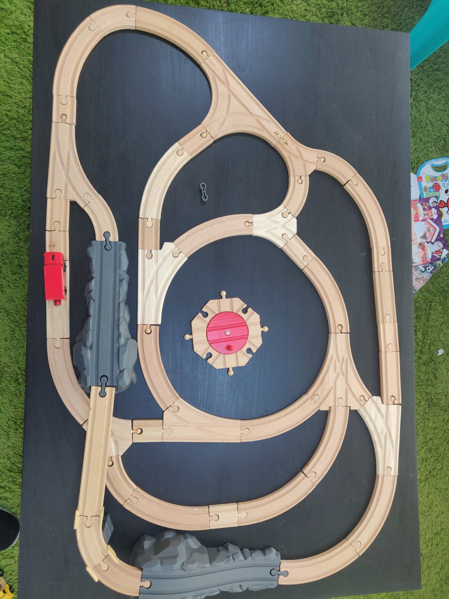 Toy Train Tracks tweet media