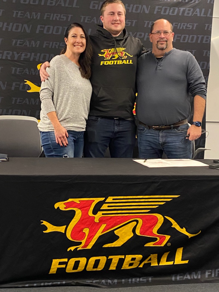millerconnor77's tweet photo. Incredibly excited to announce I have officially committed to the University Of Guelph. Huge thanks to everyone who has helped on this journey🏈@GryphonFB #gryphonpride https://t.co/8pcpHhmNJn