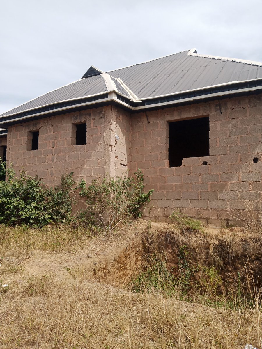 josbeatit_1stpr's tweet photo. 3 bedroom for sale
N4m slightly negotiable
Plot size 1 and half
Title sales agreement
Located in a new layout entrance via juth gate roundabout jos
Fee 5 percent
Contact 1st Property on 08136761709 for inspection
#1stProperty
#Realestate
#jossales
#house
#3bedrooms
#realestatein https://t.co/LZrI1Jv5Lw
