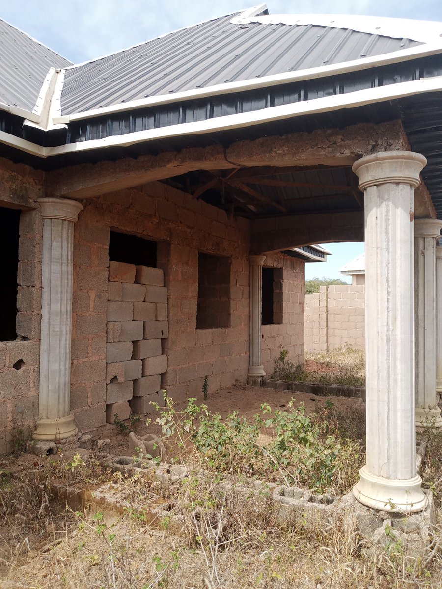 josbeatit_1stpr's tweet photo. 3 bedroom for sale
N4m slightly negotiable
Plot size 1 and half
Title sales agreement
Located in a new layout entrance via juth gate roundabout jos
Fee 5 percent
Contact 1st Property on 08136761709 for inspection
#1stProperty
#Realestate
#jossales
#house
#3bedrooms
#realestatein https://t.co/LZrI1Jv5Lw